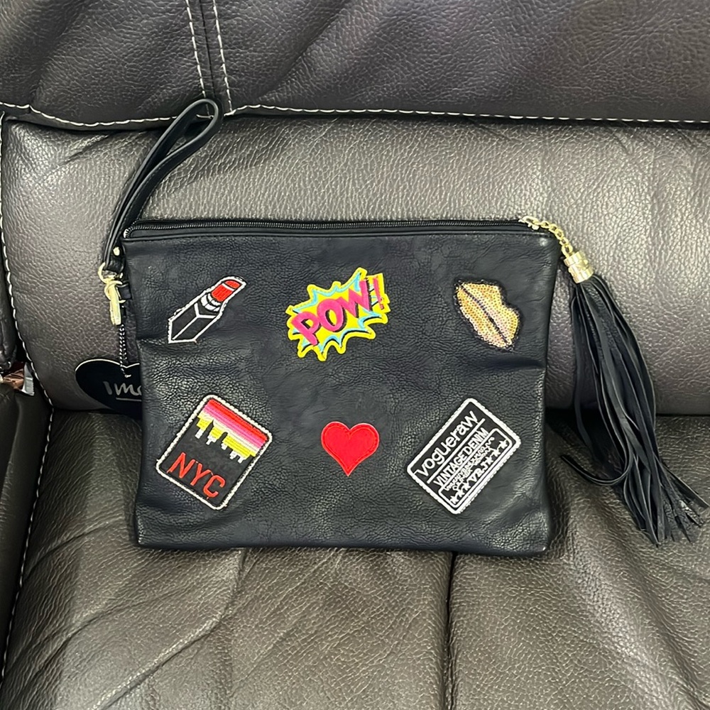Imoshion NYC logo black wristlet